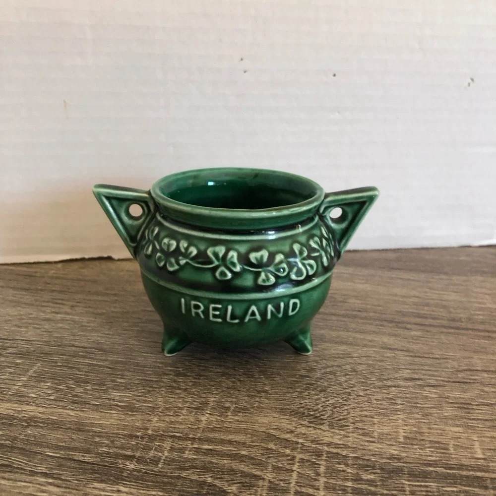 Vtg Sylvac Ireland Cauldron